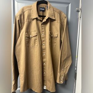 WRANGLER tan cotton pearl snap men’s shirt. Size 2XLT. Raw edge hem. Nice!